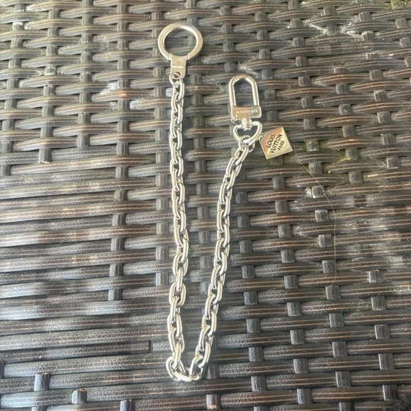 Louis Vuitton Silver Chain Key Holder - Picture 2 of 9